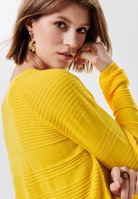 ONLY ONLCAVIAR - Pullover - yellow