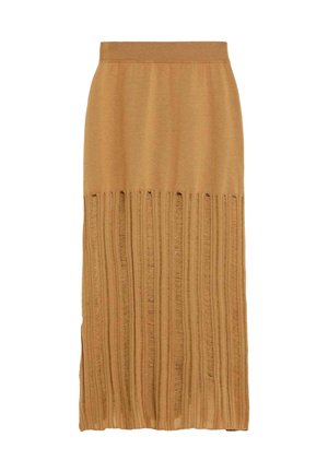 Falda midi de punto color marrón camello con cinturilla elástica y textura de flecos verticales en la mitad inferior.