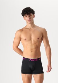 Nike Underwear ESSENTIAL TRUNK 3 PACK - Boxerbriefs - vivid grape/cool grey/black