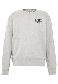 Grå sweatshirt med långa ärmar, rund halsringning, med en svart "LEVI'S" logga på vänster bröst och en röd etikett på sidokanten.