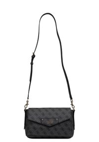 Borsa a tracolla nera con motivo testurizzato, hardware in tono oro, patta pieghevole e tracolla regolabile. Presenta un elegante logo in rilievo.