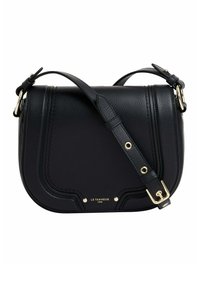 Borsa a tracolla in pelle nera con design curvo, dettagli in oro, tracolla regolabile e logo del marchio in rilievo sul frontale.