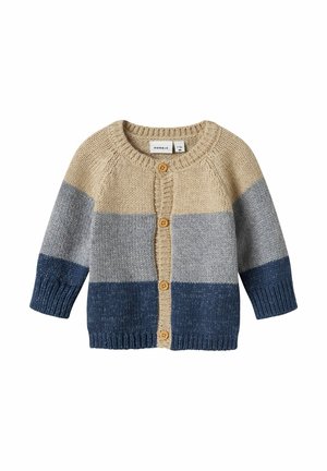 Gebreid kindervest met beige, grijze en blauwe horizontale strepen en houten knopen aan de voorkant, maat 1-2 jaar.