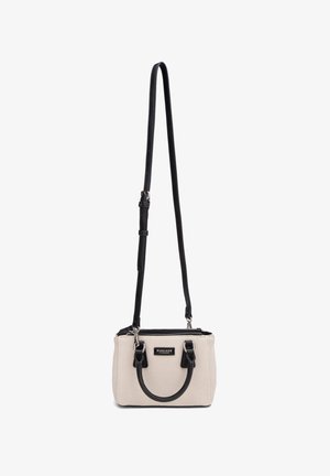 Kleine beige stoffen handtas met zwarte handvatten, verstelbare lange zwarte schouderriem en ritssluiting.