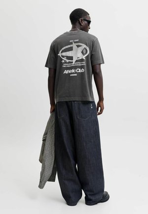 Jack & Jones, JCOLEGACY GRAPHIC BACK SS TEE CN - T-Shirt print - black