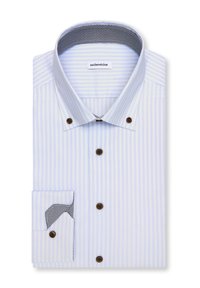 Chemise homme rayée bleu clair et blanc avec col boutonné, motif contrasté à l'intérieur du col et des poignets, et boutons marron.