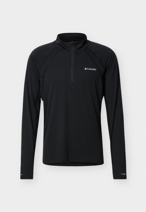 Sort langærmet quarter-zip trøje med Columbia-logo på brystet og tommelhul på ærmerne, vist mod en ensfarvet hvid baggrund.