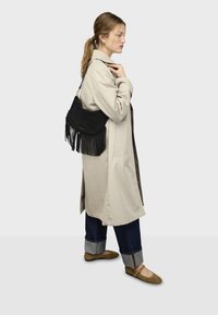 nat & nin LUNE FRANGE - Borsa a mano - black