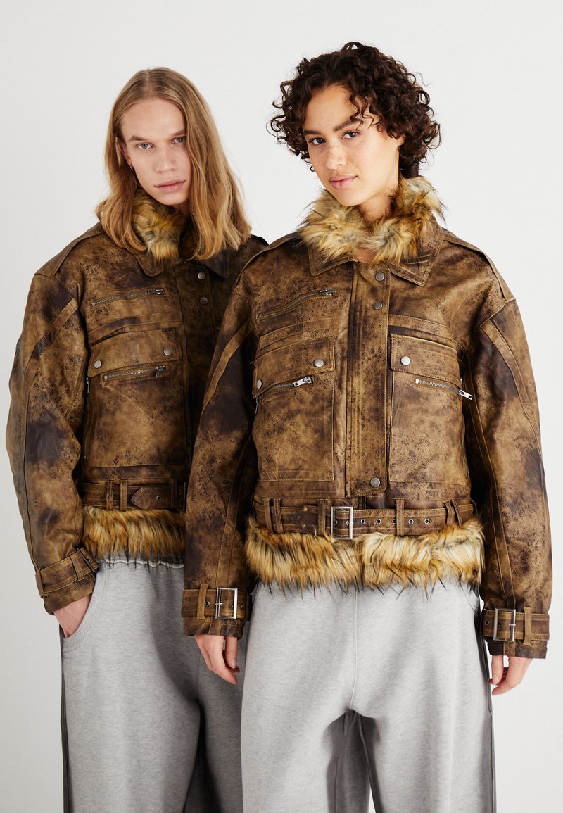 Jaded London - EXTREME POCKET JACKET UNISEX - Kunstlederjacke - brown, Vergrößern