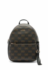 Zwarte leren rugzak met monogram patroon, ronde vorm, gouden hardware accenten en een voorvak met ritssluiting met franjes detail.