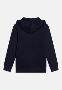 Felpa con cappuccio blu navy con finitura testurizzata, polsini e orlo a costine. Presenta un cappuccio grande centrato e maniche lunghe.