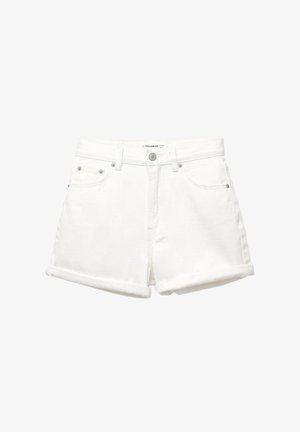Vita denimshorts med uppvikta kanter, knappförslutning och femficksdesign. Har subtila sömmar och metallbeslag som accent.