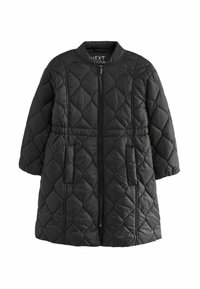 Geacă puffer neagră, matlasată, cu guler rotund, închidere cu fermoar, două buzunare frontale și manșete elastice. Material texturat, ușor.