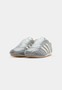 adidas Originals TAEKWONDO - Čevlji brez vezalk - silver metallic/off white