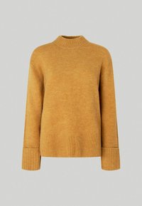 Pull jaune moutarde avec un ourlet et des poignets côtelés, présentant un col ras du cou haut et un tissu tricoté doux et texturé.