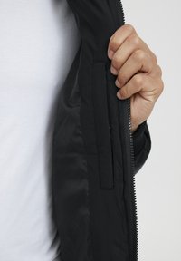 11 Project Vinterjakker - black