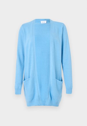 Hellblauer gestrickter Cardigan mit langen Ärmeln, offenem Vorderteil, zwei Fronttaschen sowie gerippten Bündchen und Saum. Weiche Textur und schlichtes Design.