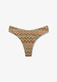 Braga tanga de tiro bajo con patrón de zigzag multicolor en tonos naranja, verde y marrón sobre fondo blanco.