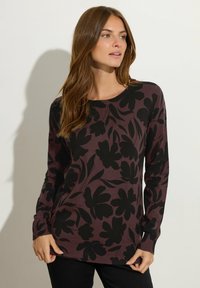 Pull à manches longues en bourgogne avec un motif floral noir. Dispose d'un col rond et de poignets côtelés, fabriqué à partir d'un tissu doux et léger.