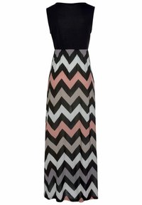 Maxikleid mit einem schwarzen Oberteil und einem mehrfarbigen Chevron-Musterrock in Schwarz, Pink, Grau und Weiß. Leichter Stoff mit einem fließenden Design.