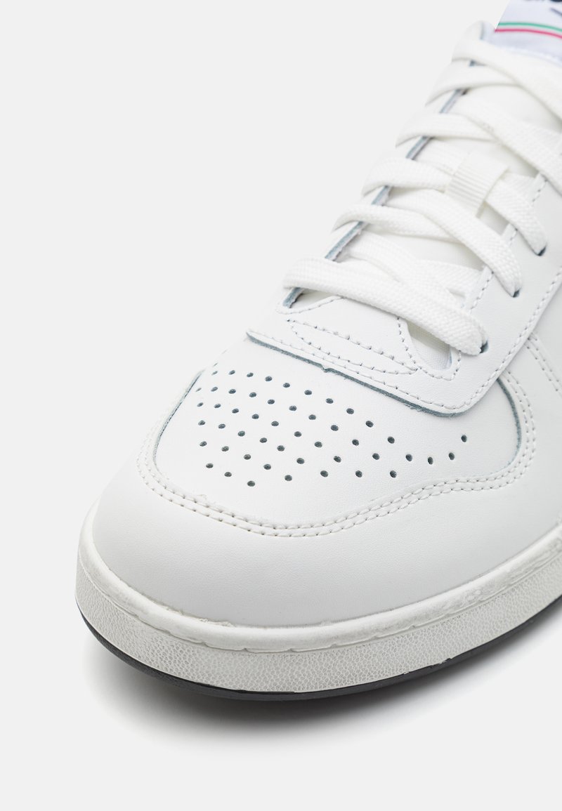 Baskets Diadora Magic Basket Low 2030 Blanc Pour Homme - Cuir Véritable, T2, Neuf Avec Emballage