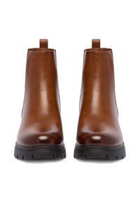 Smeđe kožne gležnjače glatke teksture, zaobljeni vrh, trakica za vlačenje i crni gumeni potplat s uzorkom gaznoga sloja.