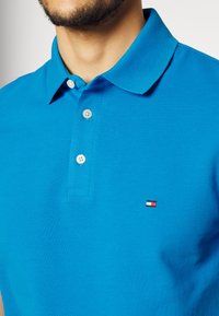 Tommy Hilfiger SLIM - Polokošeľa - shocking blue