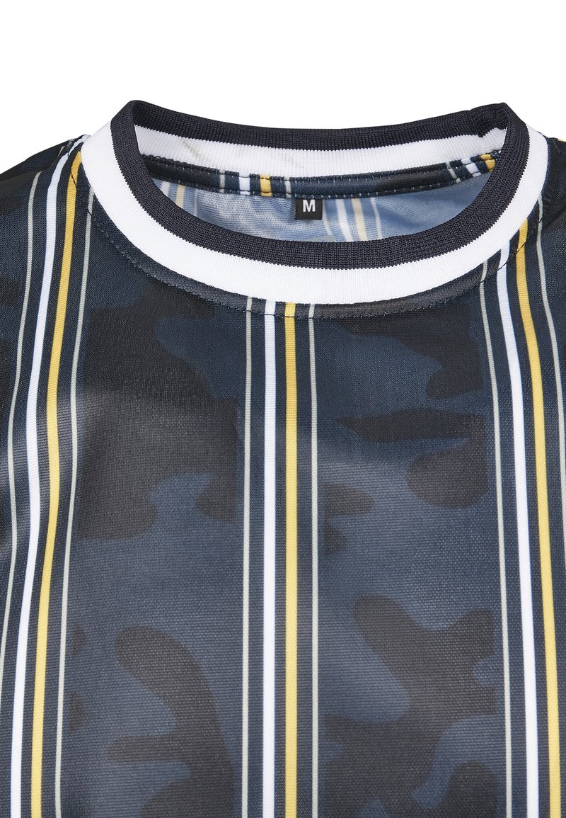 Herren T-Shirts basic | Southpole SOUTHPOLE HERREN THIN VERTICAL STRIPES AOP T-SHIRT T-Shirt print navy/dunkelblau - OA30825 Herren T-Shirts basic | Southpole SOUTHPOLE HERREN THIN VERTICAL STRIPES AOP T-SHIRT T-Shirt print navy/dunkelblau - OA30825