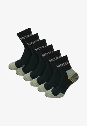 Schwarze Arbeitssocken mit "WORK" in Grau bedruckt, ausgestattet mit verstärkten Zehen in Grau und Gelb, gerippten Bündchen und glatter Strickoberfläche. Sechs Paare.