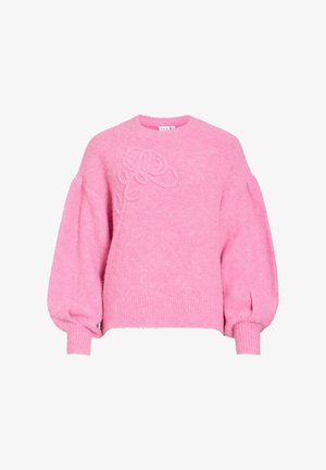 Pull rose tricoté avec une finition texturée, présentant un détail de broderie florale sur le devant, un col rond et des manches bouffantes.