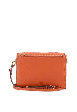 Sac bandoulière en cuir orange avec fermeture éclair dorée et sangle réglable, forme rectangulaire, texture lisse.