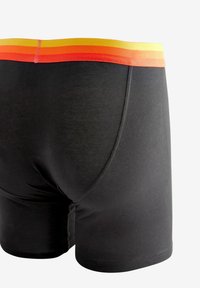 Fekete boxer nadrág sima textúrával, sárga, narancs és piros színű, több színű csíkos gumipánttal.