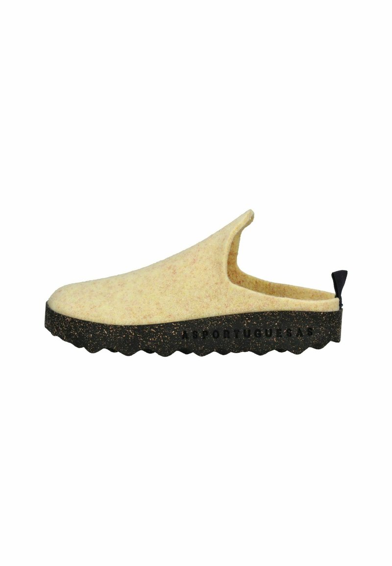 Zapatilla de casa beige sin cordones con suela texturizada negra, parte posterior abierta y tira de agarre; suela marcada "ASPORTUGUESAS" en el lateral.