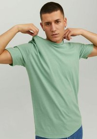 Jack & Jones EBASHER O-NECK SS - T-shirt basic - granite green