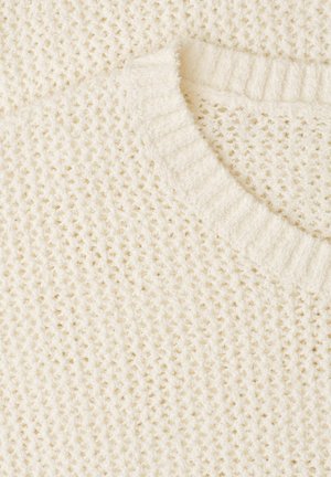 Pull tricoté couleur crème avec un motif en nid d'abeilles texturé et un col côtelé.