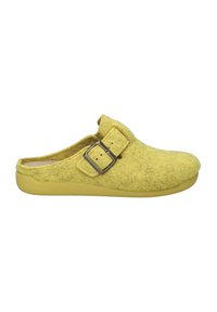 Zoccoli in feltro giallo con punta arrotondata, suola piatta e una fibbia laterale. Texture morbida con accenti di colore coordinato e design informale.