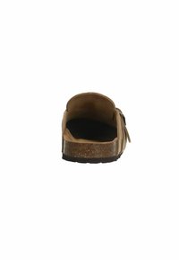 Sandale slip-on en daim marron avec un dos arrondi, une semelle intermédiaire en liège et une semelle en caoutchouc texturé. Présente des accents décoratifs sur le dessus.
