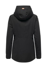 Czarna, długosleeve kurtka z kapturem, wykonana z gładkiego, wodoodpornego materiału. Posiada prostokątną kieszeń z tyłu oraz regulowane mankiety.