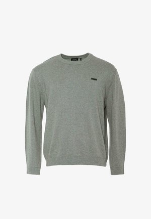 Szürke pulóver puha anyagból, hosszú ujjakkal, kerek nyakkivágással és diszkrét logóval a mellrészen. Simának tűnő textúra, laza illeszkedés.