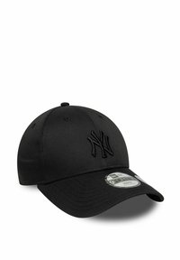 Cappello nero con logo "NY" ricamato, design strutturato, visiera curva e cinturino regolabile. Realizzato in tessuto liscio con finitura opaca.