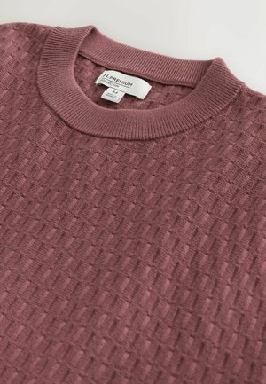 Sweter dziany w stonowanym kolorze mauve, z teksturowanym wzorem w kratę, prążkowanym okrągłym dekoltem i miękkim wykończeniem. Metka wskazuje rozmiar M.