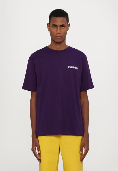 Les Benjamins SHORT SLEEVE TEE UNISEX - Print T-shirt - deep purple