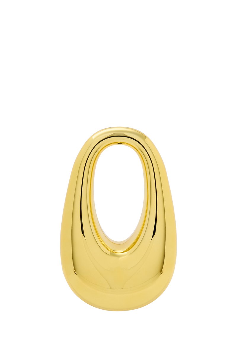 Guldskulptural objekt med en slät, reflekterande yta, som har en oval öppning och en rundad bas. Minimalistisk design med eleganta linjer.