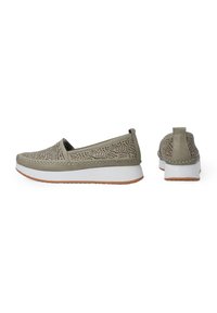 Durchbrochene grau-grüne Slipper mit weißer Sohle und braunem Gummi-Laufsohle. Strukturiertes Obermaterial mit Nähakzenten.