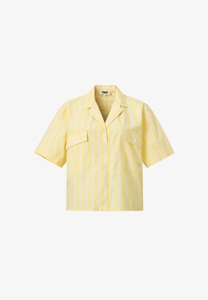 Gelbes und hellgelbes, vertikal gestreiftes kurzärmeliges Hemd mit zwei vorne aufgesetzten, mit Knöpfen verschließbaren Klappentaschen und einem notched Kragen.
