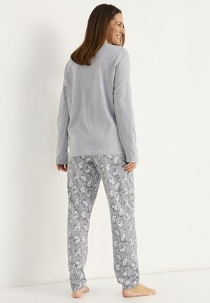 Grå långärmad topp som matchas med grå pyjamasbyxor med ett upprepande mönster av illustrerade hundar. Mjuk tyg och avslappnad passform.