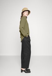 Selected Femme SLFMIVIA - Blusa - kalamata