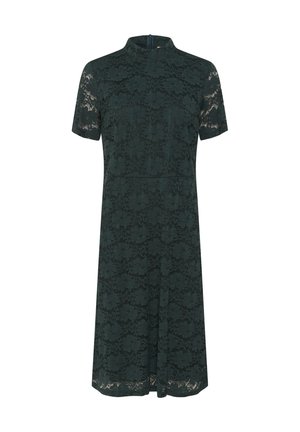Vestido de encaje verde con mangas cortas y un cuello alto, que presenta patrones florales y un cierre de cremallera en la parte posterior.