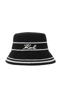 Cappello a secchiello nero con righe orizzontali bianche e logo "Karl" ricamato. Realizzato in tessuto strutturato con ampia tesa inclinata verso il basso.