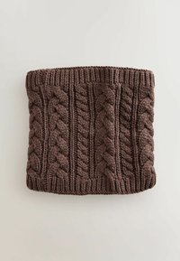 Brauner gestrickter Kragen mit einem Zopfmuster, strukturierten Rillen und einem gerippten oberen Rand, hergestellt aus einem weichen Garn.